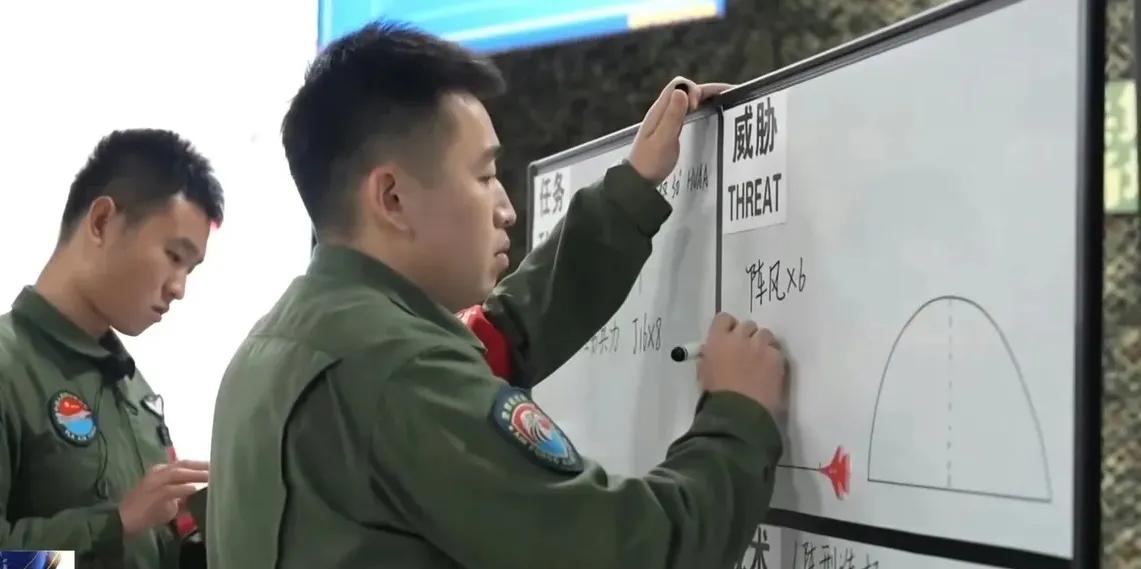 阵风：老提我干嘛？！歼16：你是老熟人了啊。阵风：谁跟你熟，面都没见过！歼