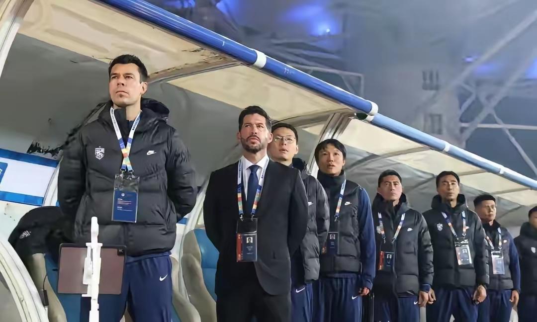 中超河南对武汉三镇还未开打，但火药昧很浓最近，两队的球迷及自媒体连篇