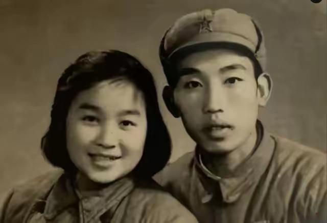 1958年志愿军全部撤离朝鲜，唯独一名战士死活不上车，金日成看完报告后，亲自批了