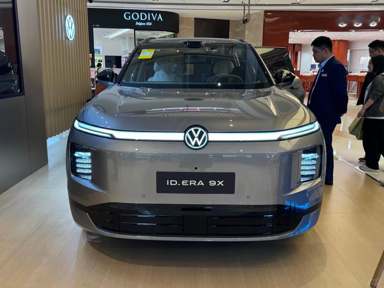 大家好，我是大山。先问一个问题：如果把车标捂住，你还能认出这是一台大众吗？答案是