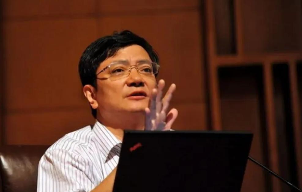 在一次讲座时，郑强教授说到“屠呦呦先生”，台下马上就有人反驳了：你说错了，女的怎