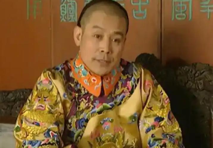 当年雍正还是皇子的时候,雍亲王府里大树多,夏天知了叫得他睡不着觉。 他让家丁