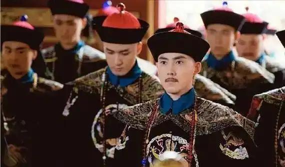 努尔哈赤为何死活不肯把汗位传给代善？一个已经内定的太子，储君干了整整13年，