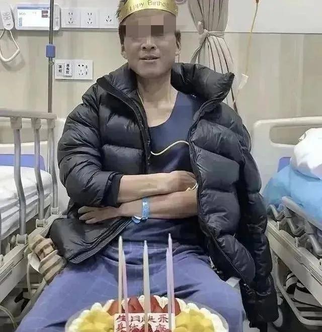 看完哭了！陕西咸阳，47岁装修工人赵卫东确诊肝癌晚期，妻子和儿女商量好，瞒着他，