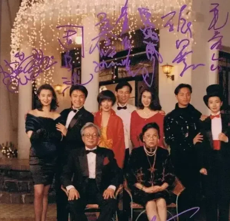 1992年，黄百鸣拍《家有喜事》，他请来刚走红的周星驰，周星驰要价800万，而当