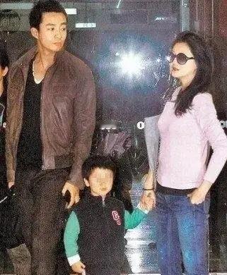 小S二女儿晒和表哥的合影，这个男生是S家大姐的儿子！他小名叫米谷，大S很疼这个外
