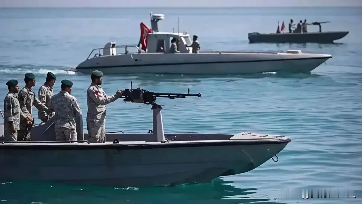 三航母压境，美军反被伊朗“打脸”！封锁霍尔木兹成了国际笑话就在美国“布什”号