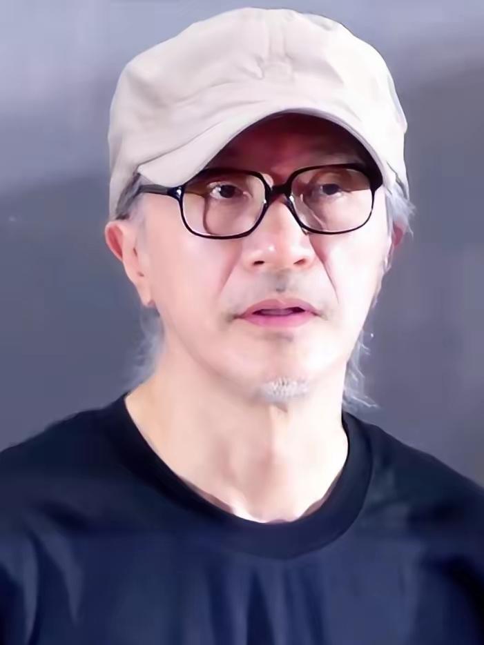 😯😯😯64岁的周星驰在舞台上忽然红了眼眶，无关票房，只因看见
