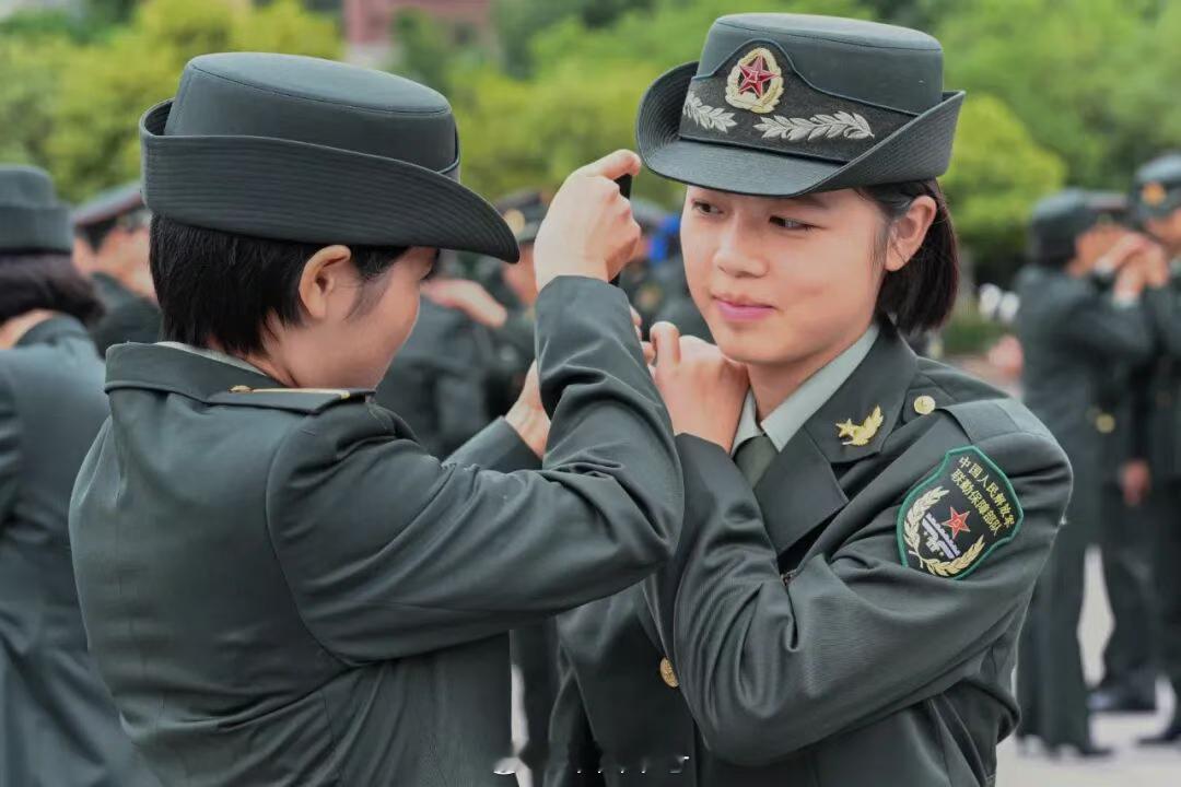【3所新军校为首届新学员授衔】今年，陆军兵种大学、信息支援部队工程大学、联勤保障
