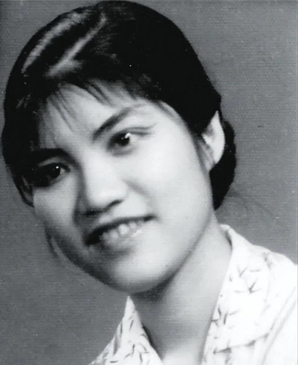 2004年，一位中国老妇人在美国病逝，因无人收尸，尸体被存放在停尸间整整一个月，