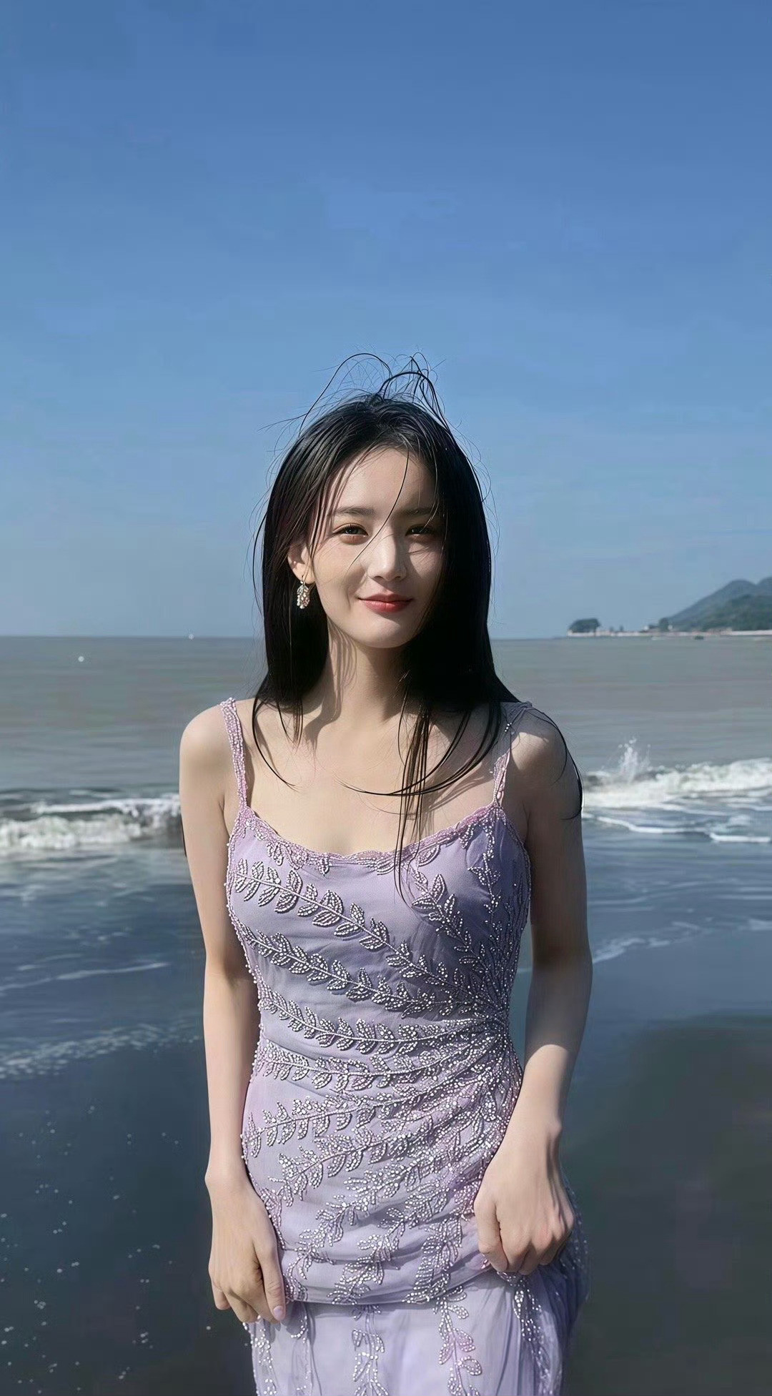 光看背影不看正脸，真不敢相信她是李一桐