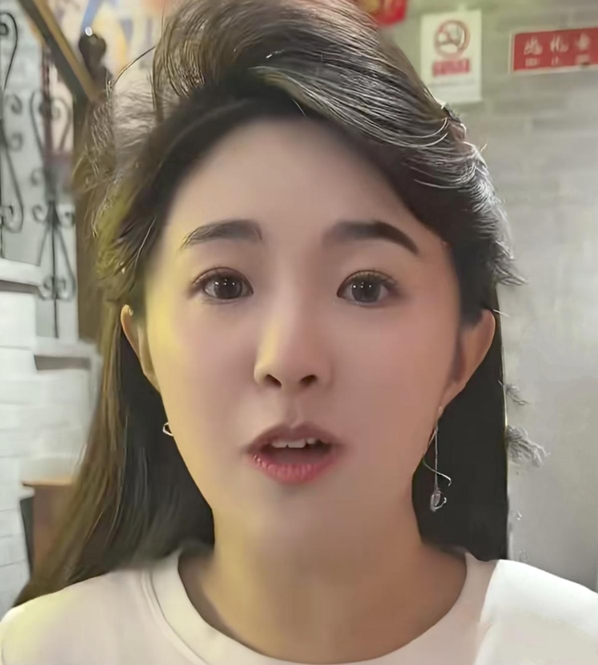 真没想到王宁和金龟子的女儿王逸宸看着长的白白胖胖，可她那双乌溜溜的大眼睛贼溜溜的