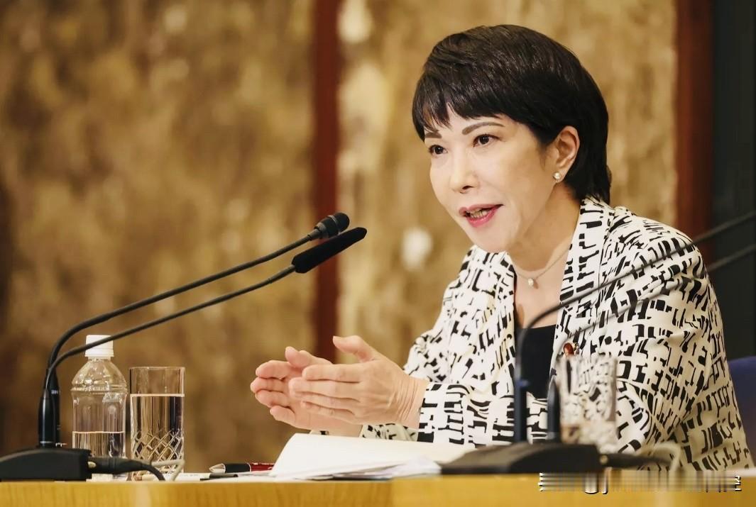 【日本自民党首位女党首诞生】在10月4日举行日本自民党选举中，5名候选