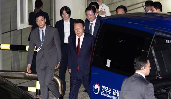 韩国前总统尹锡悦的审前羁押讯问（逮捕必要性审查）于9日晚9时1分结束，时长6小时