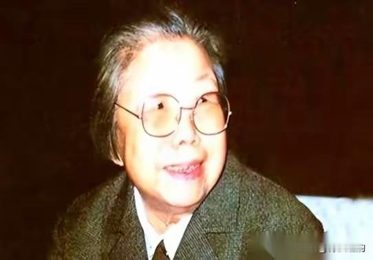 85岁的邓颖超，找到李鹏，开口就是一句：“我想安乐死。”李鹏当场就愣住了，