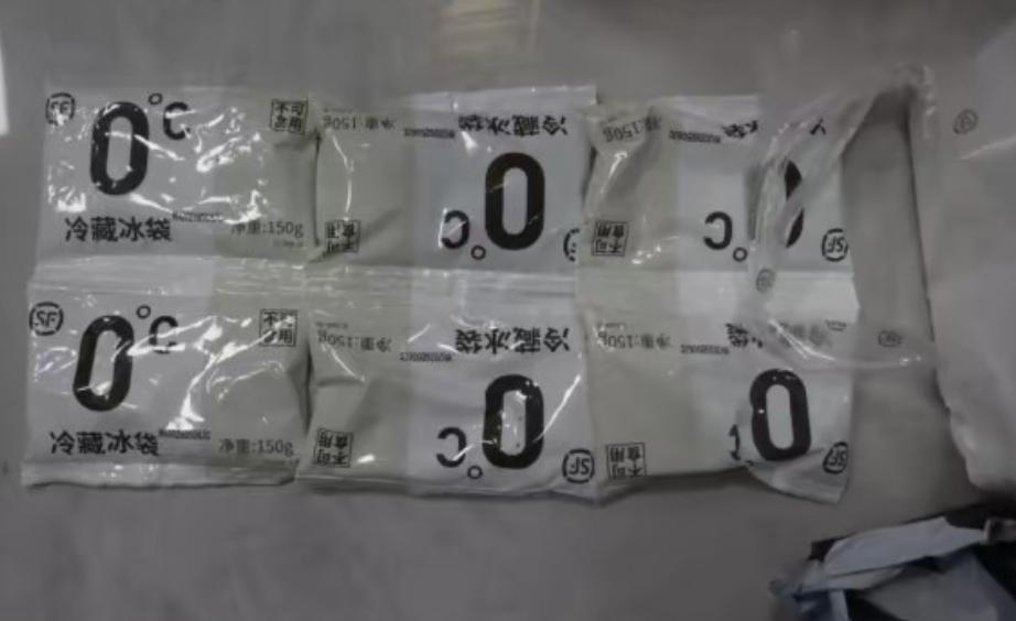 “懒到家了！”浙江杭州，女子家住14楼，夜里拆完快递，觉得泡沫箱、冰袋碍事，直接