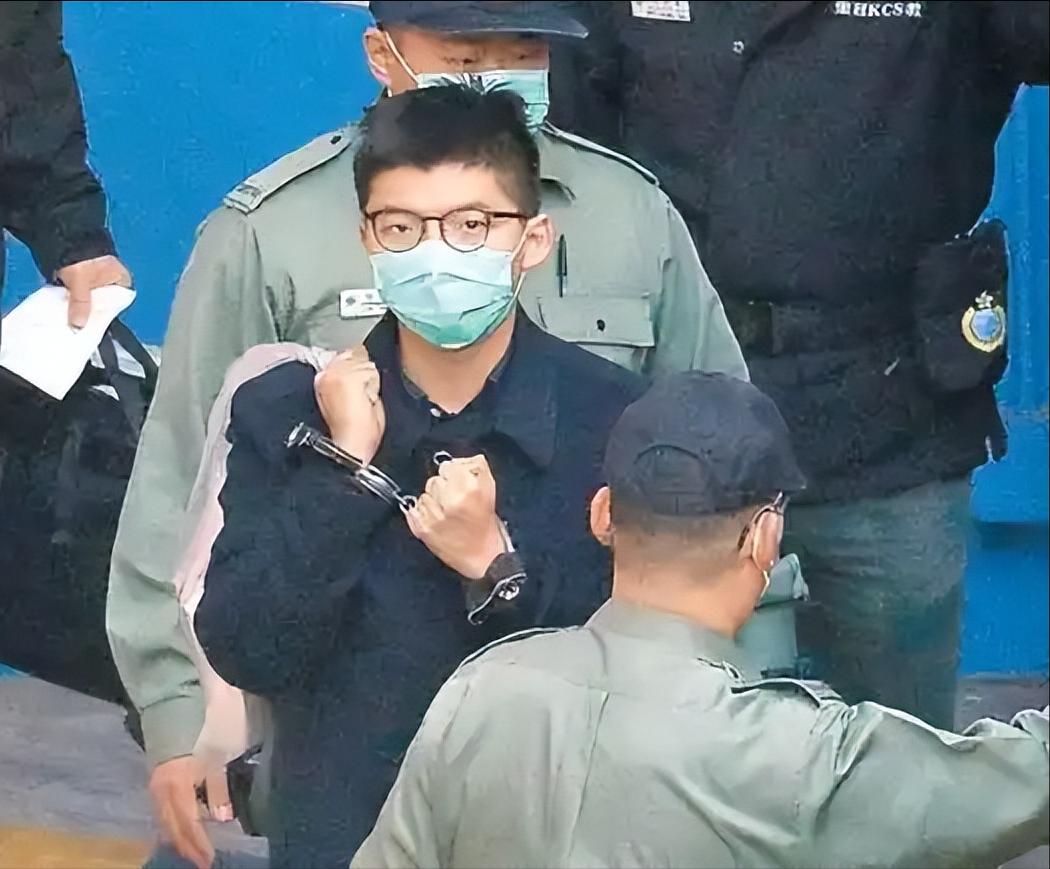 29岁的黄之锋，已经在监狱里面度过了将近六个年头。按照之前的服刑安排，他原本有望