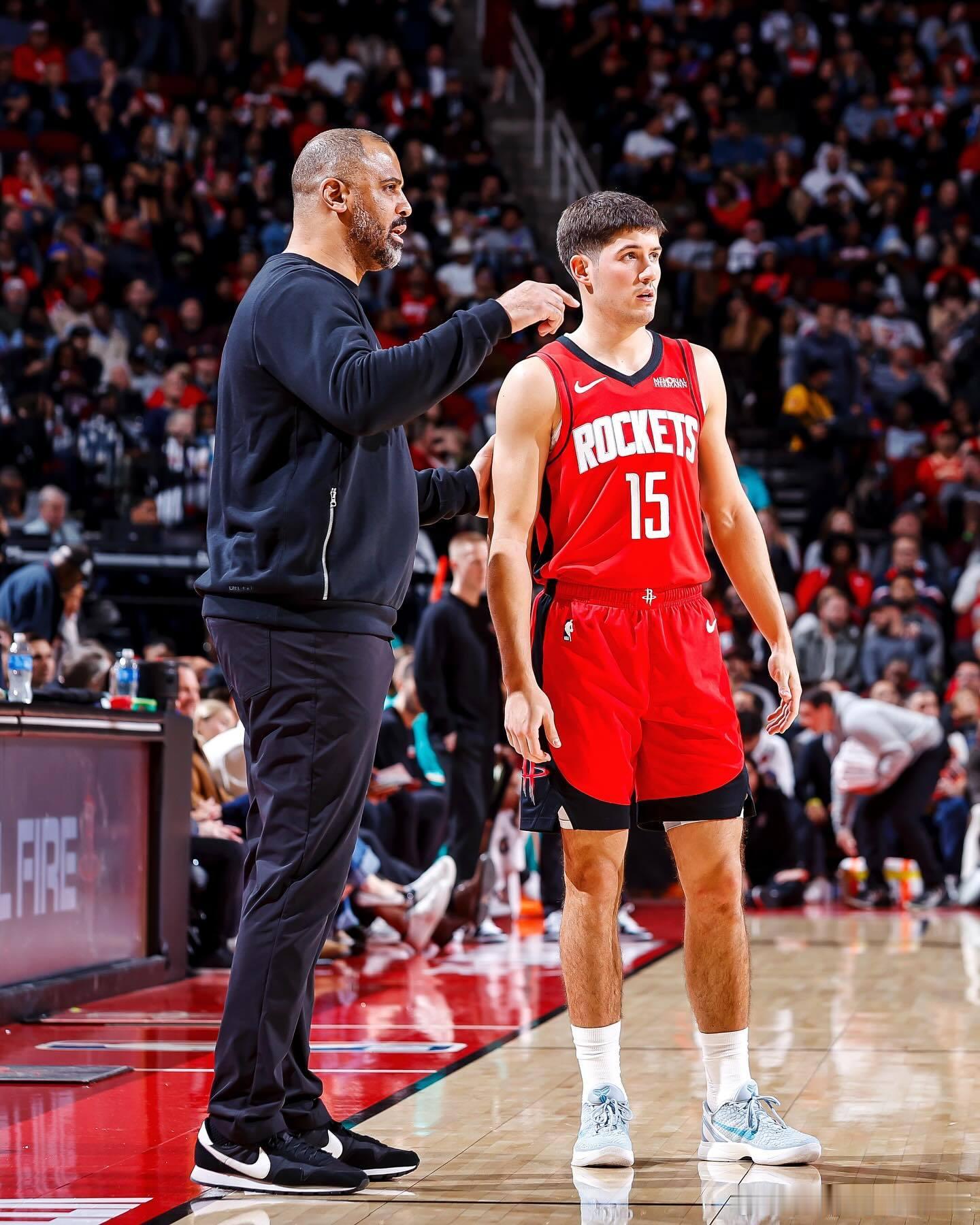 美国火箭自媒体人Bradeaux：“我是完全搞不懂为何加时赛不让谢泼德上，尤其考