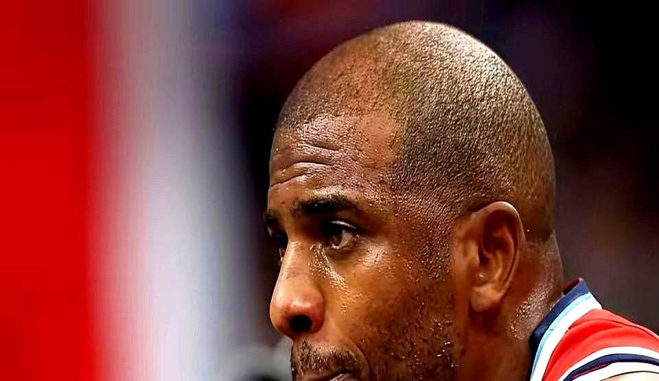 太炸了！快船更衣室这出骂战比输球还离谱！现在网上吵翻了，有人说那球员简直疯了