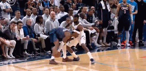 不愧是保罗教出来的徒弟，绝对是用脑子在打球！亚历山大这个大回环有了保罗的九成功