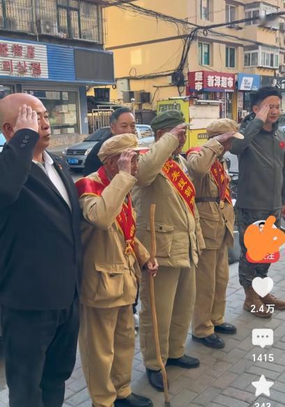 辽宁丹东，一家小饭店来了15个人吃饭，吃完饭后要结账，老板娘说什么都不收钱，还说