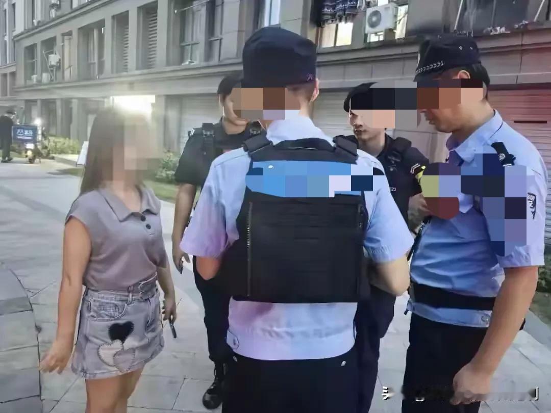 浙江余杭，女子接到民警的电话，说她涉嫌帮信罪，已经被列为在逃人员，需要配合调查。