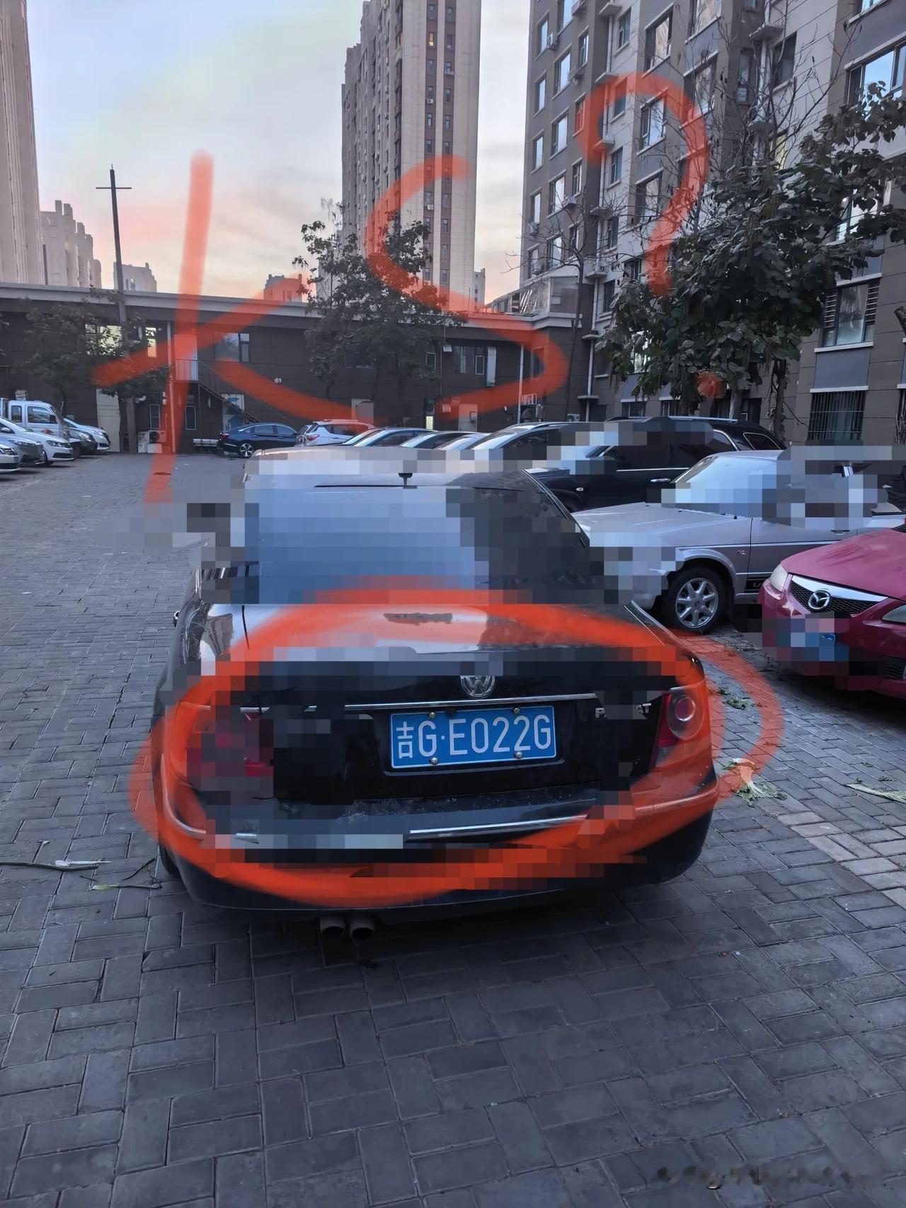 我们小区有辆车，它从不停在车位，即便有免费车位，即便免费车位空在那，它也不停。