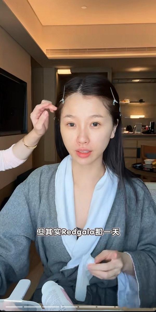 嘲虞书欣素颜的建议打开前置看一下自己