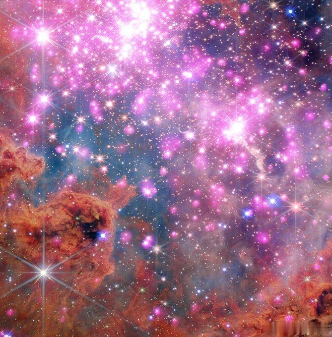 在两万光年之外，在一个名为韦斯特伦2的不安星际托儿所里，宇宙正忙于制造恒星。一群