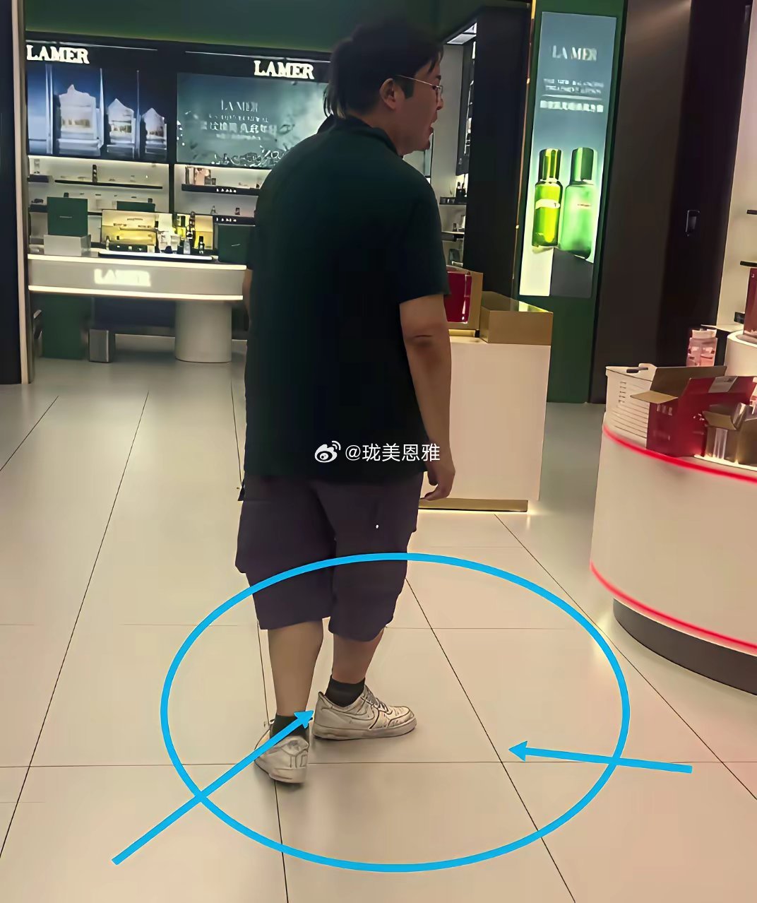 向佐弟弟看着日子不好过
