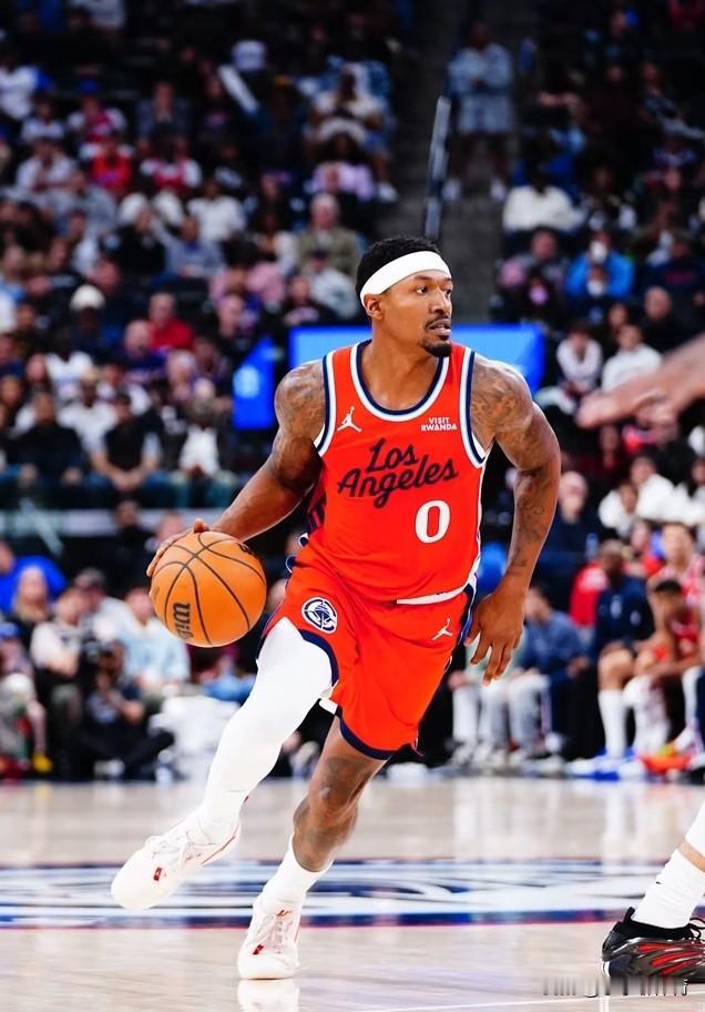 赛季报销，鲍尔默已经哭晕在厕所了！据NBA名记shams透露，快船后卫比尔遭