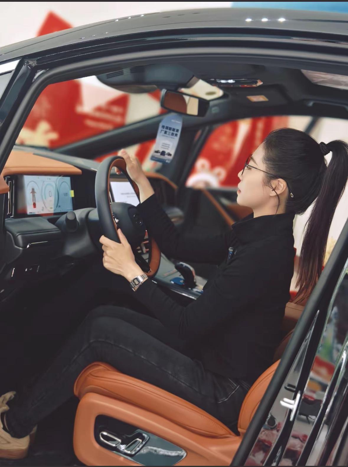 广汽传祺目前在售核心SUV销量前三如下：豪华混动MPV进入19万时代