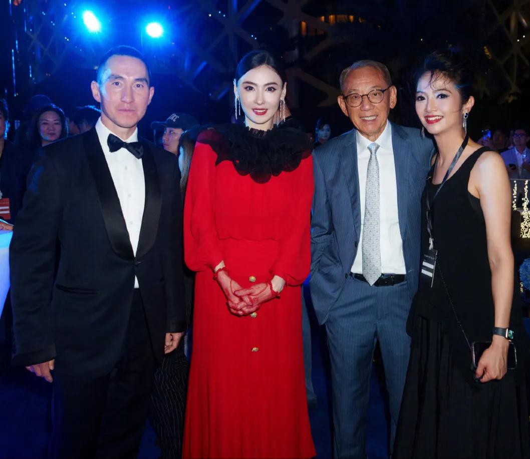 何猷龙在澳门办活动，家族仅何超仪夫妇捧场，他与其他兄弟姐妹已多年未同框，究竟怎么