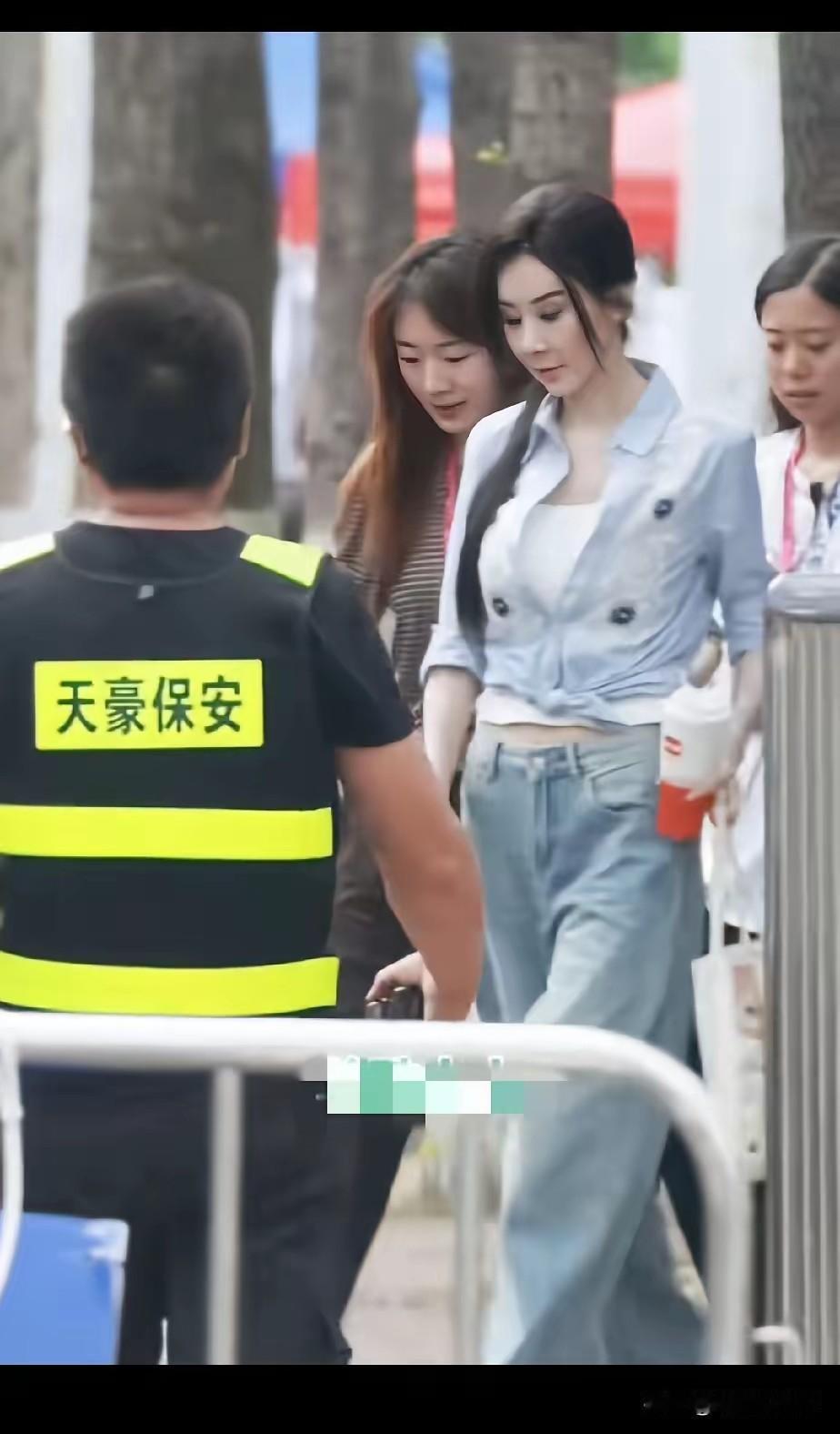 这一刻，杨幂说的那句“我可以接受变老，但我不能接受变胖”的含金量被58岁萧蔷体现