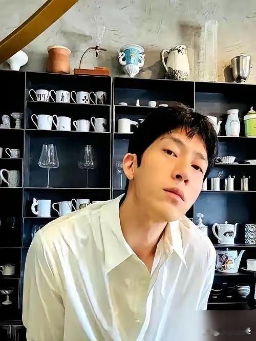 戏都拍完八个月了，孙千硬是被拉回来重新接头发跑宣传，就因为《早春晴朗》突然爆了。