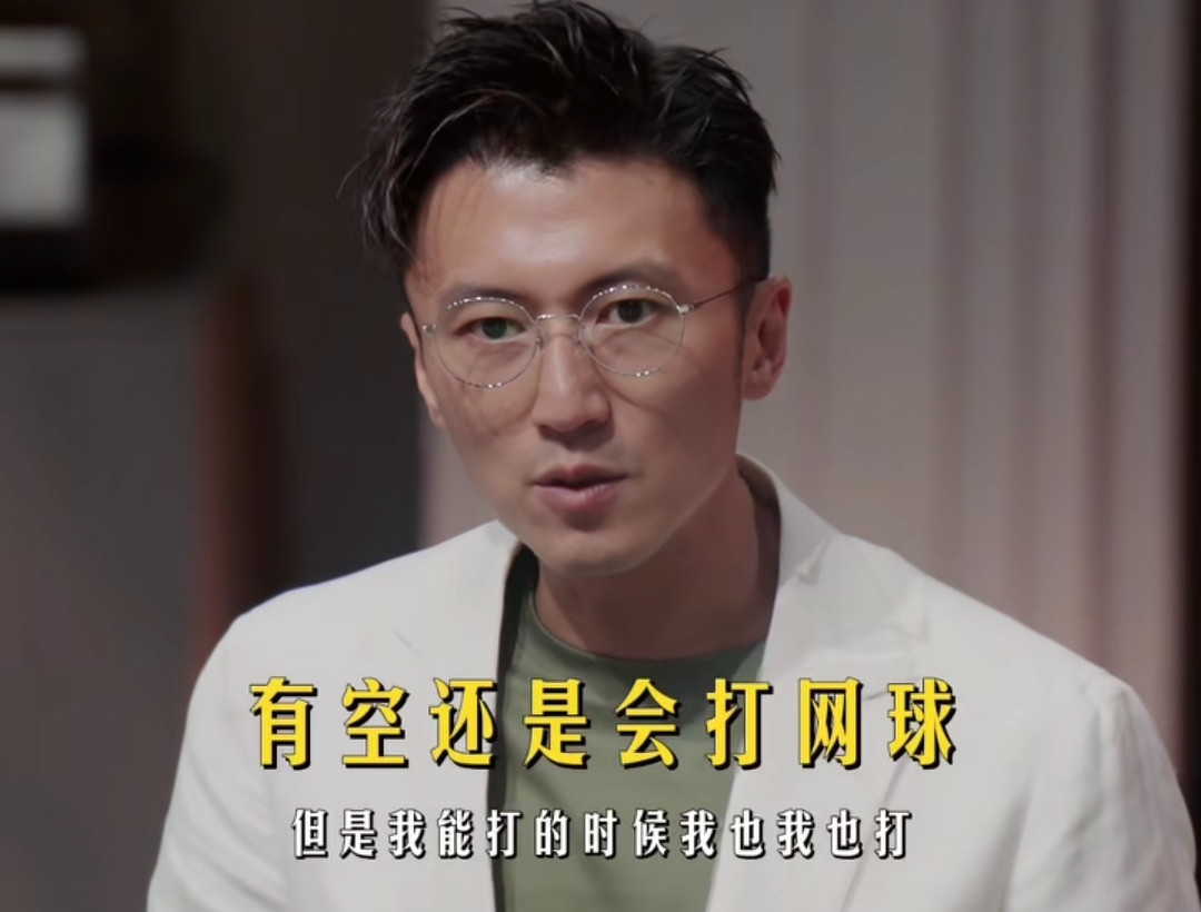 瞿颖问谢霆锋有没有跟周杰伦打过球，谢霆锋下一秒让瞿颖有期待了，瞿颖：“你跟他打过吗？”谢霆锋：“没。