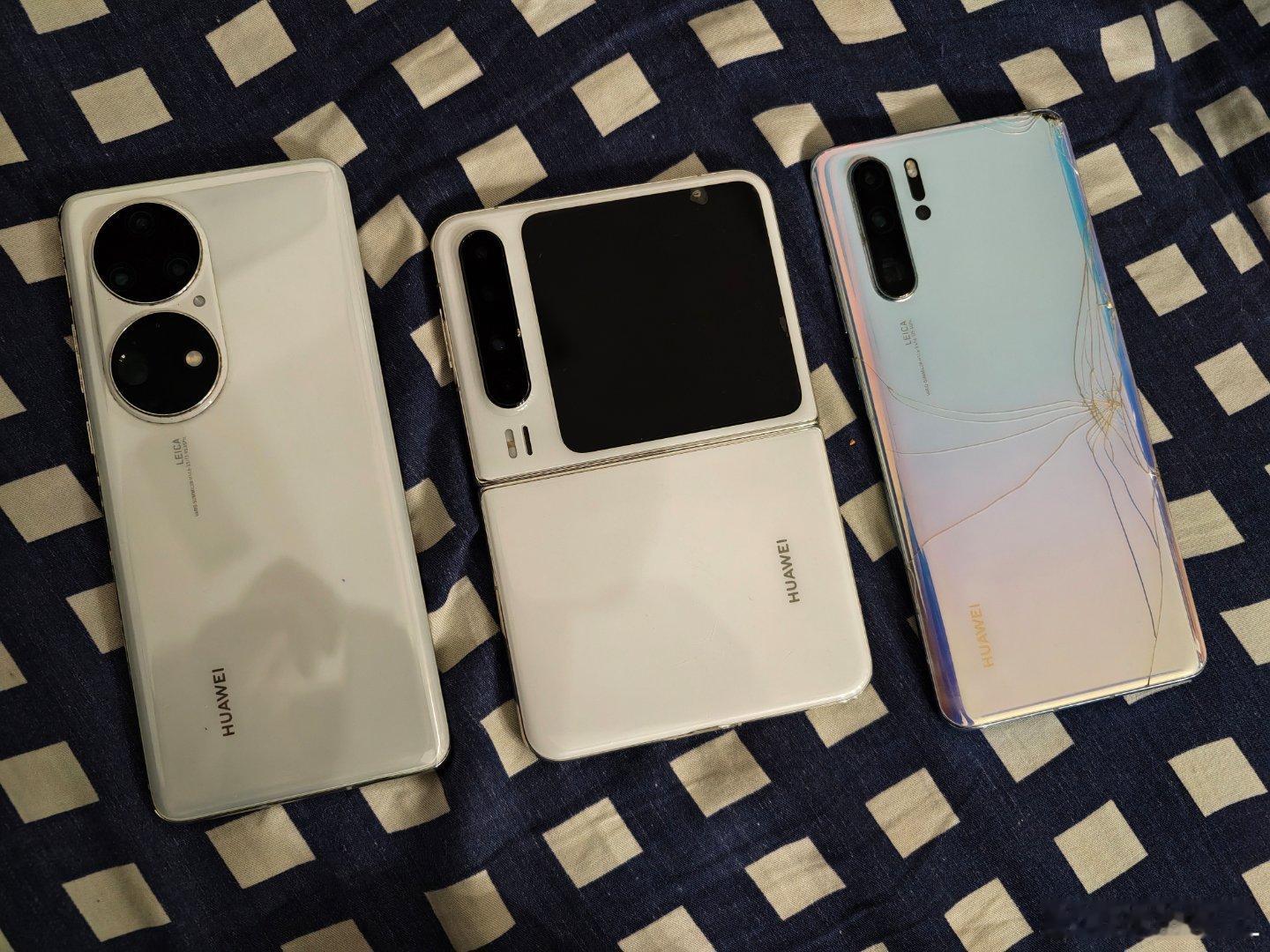 我去！终于等到华为要做回渐变了？？以前买的P30天空之镜就好喜欢啊！现在还留着呢