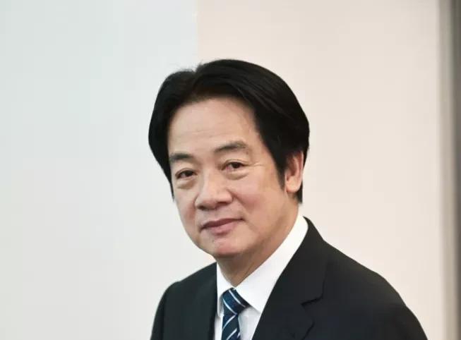 赖清清台独理论基础崩塌。台湾《美丽岛电子报》董事长吴子嘉昨天表示，美国副总统万斯