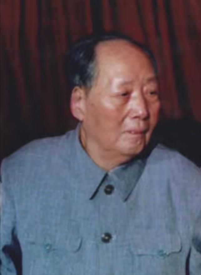 1949年之后，西方记者曾在采访中向毛主席抛出尖锐问题：“新中国取消此前与西方
