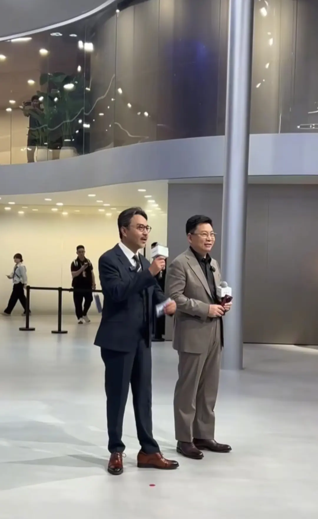 他们俩到底谁是主角？？？