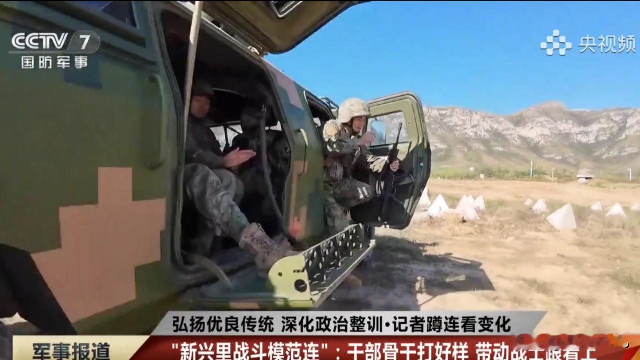 第一次见这样的！陆军新装备公开展示，新款猛士运兵车这开门方式，真的绝了！近日