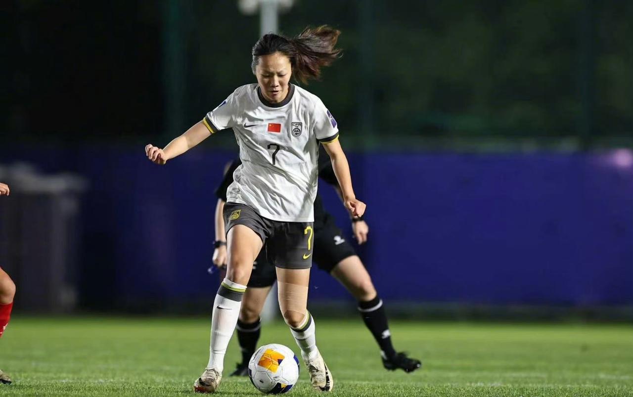 助中国U17女足打进世界杯的进球者👇首先是截止目前唯一打进四球的球员，即中