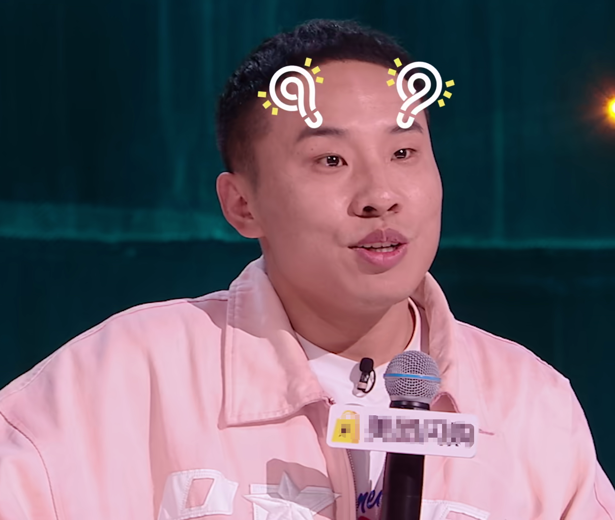 徐志胜以选手身份，再次参加脱口秀比赛的海选，坐在评委席的罗永浩表扬他：“以他现在