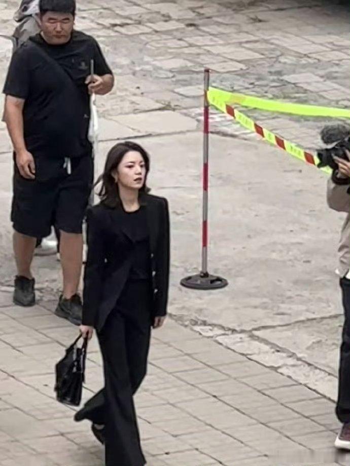 赵今麦徐迟反差姐感赵今麦演职场剧给我钓成翘嘴甜美系演员解锁全新戏路，赵今麦拿捏住