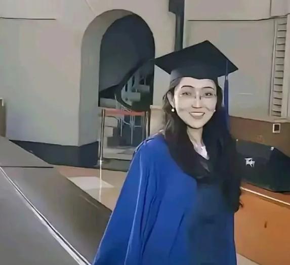 当年闹得沸沸扬扬的武汉大学图书馆性骚扰诬告案女主，居然悄无声息润去国外读博了？