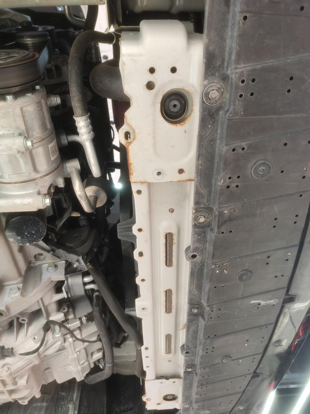 底盘生锈了22年5月份的车两年多了昨天去保养看到底盘生锈是不是有点严重