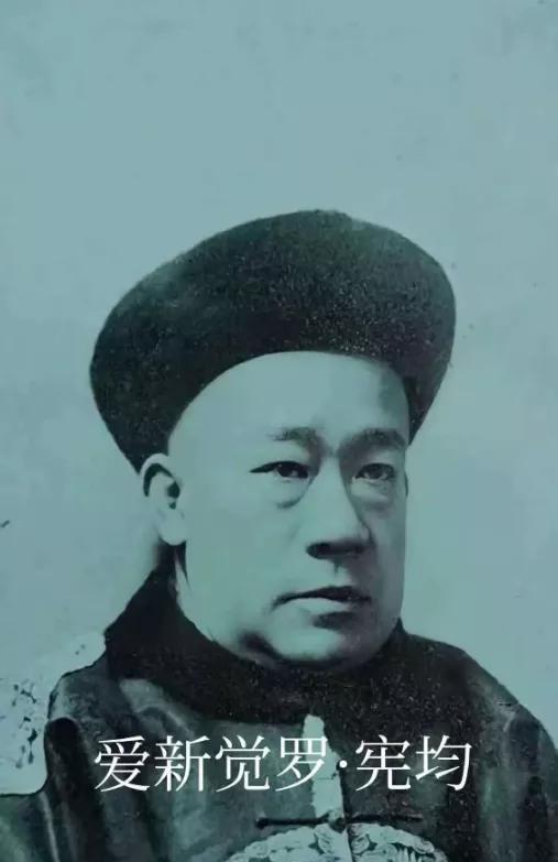 他不但自己解剖，还要求用中国人做标本，玩弄烈士遗骸。他给731提供烈士做人体实