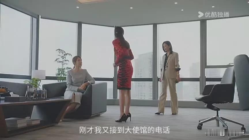 一句话，好久没有看到这么好看的TVB局了！《巨塔之后》这部剧开端就是出其不意，