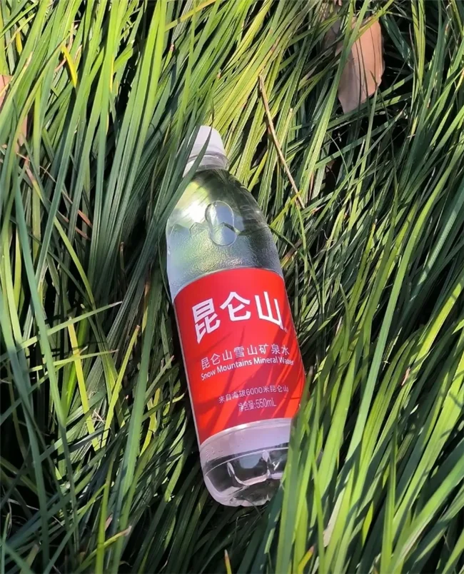周末去公园，可不得带着昆仑山矿泉水🌿