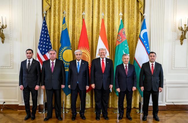 11月7号，特朗普在华盛顿主持召开了美国与中亚五国的领导人峰会。实际上这个峰会机